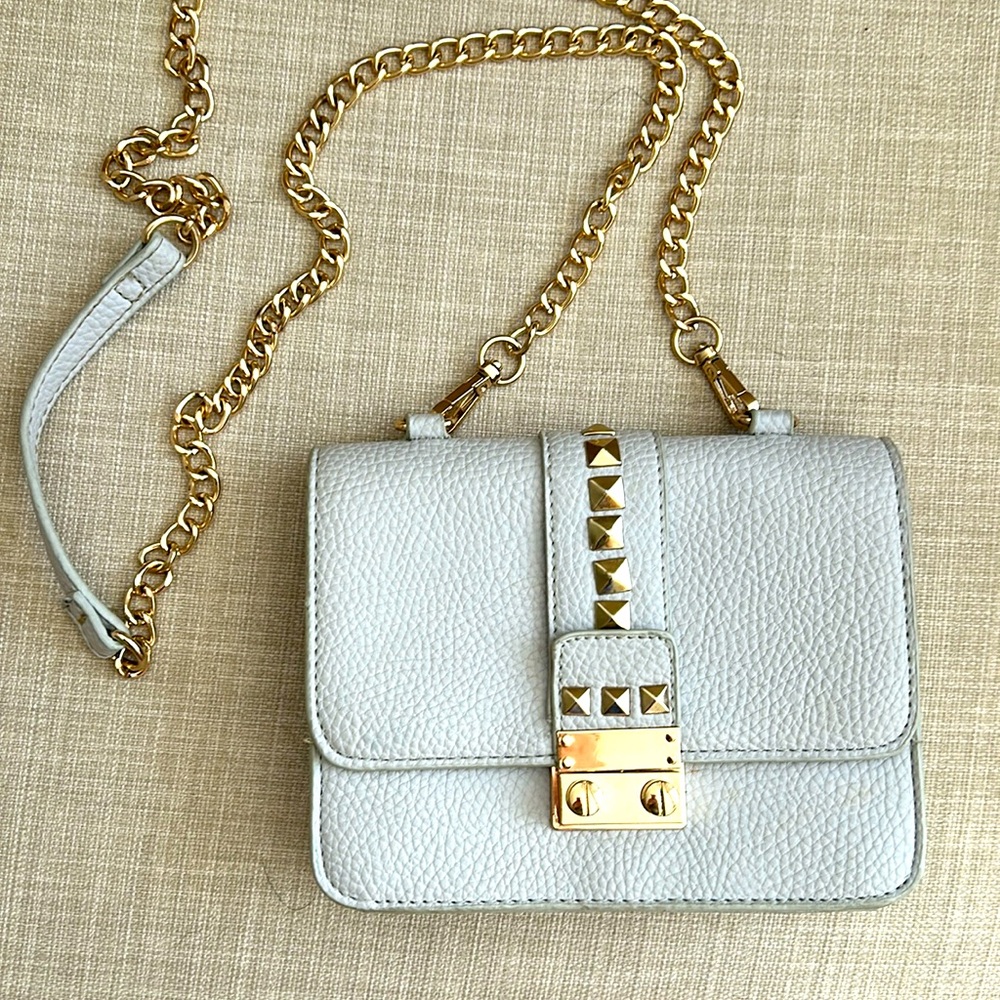 $148 BCBG Nude Grey Gray Caviar Crossbody Chain